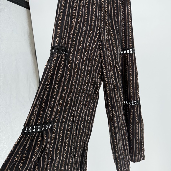 Black and Tan Wide Leg Pants with Crochet Inset - Picture 4 of 9